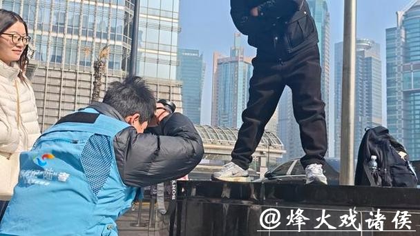 魔都这项旅游服务绝了！官方下场，帮你在陆家嘴“出片”
